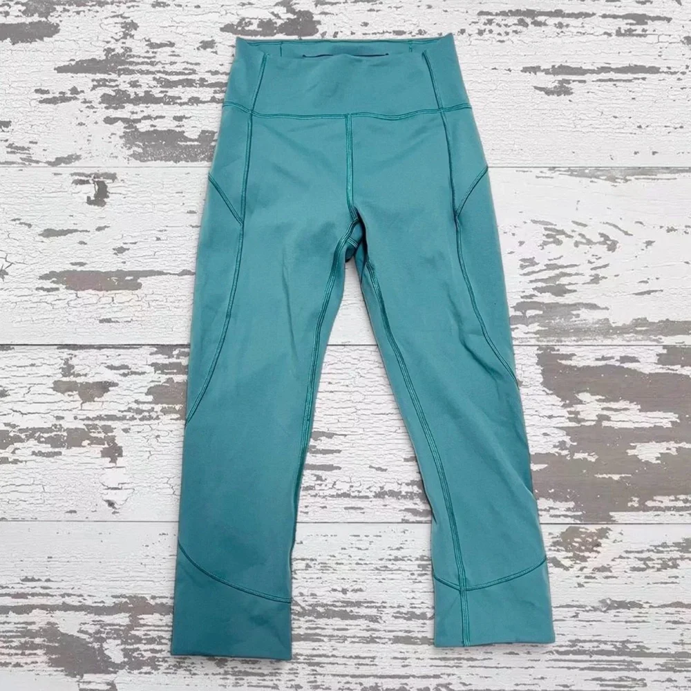 Lululemon In Movement Crop Leggings Pacific‎ Breeze Size 8